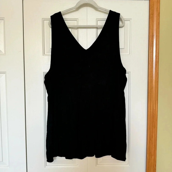 Torrid Black Sleeveless Brocade Button Up Flowy Top - Picture 4 of 7